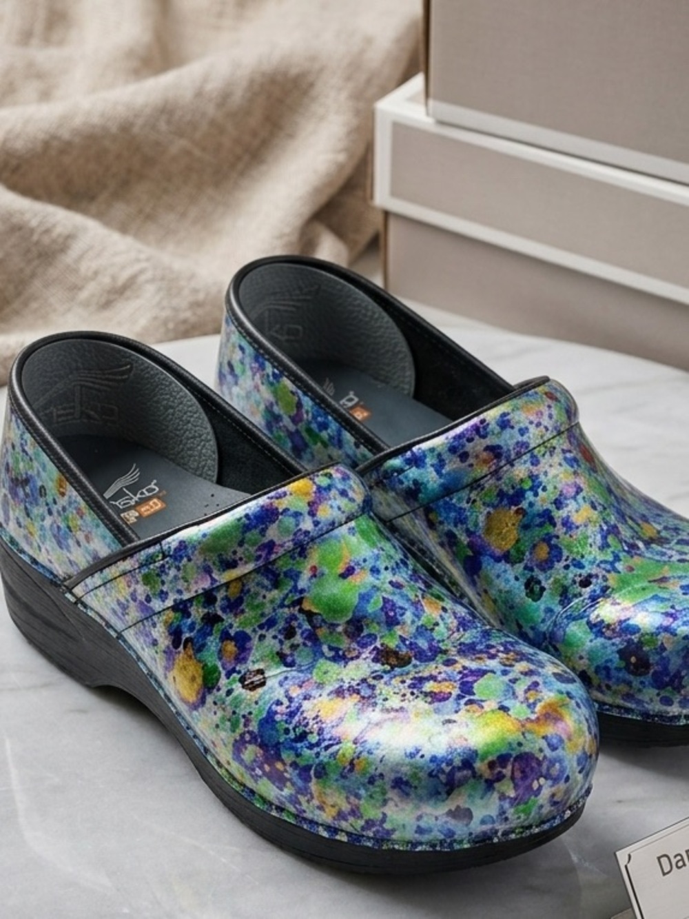 Dansko XP 2.0 Clogs - Paint
Splatter Patent (Size 41) woman's US size 10.5-11